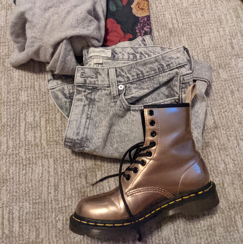RARE like new pink copper metallic Doc Martens